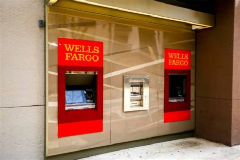 Con su Tarjeta de Dbito de Wells Fargo, puede acceder al dinero de su cuenta de cheques principal vinculada al usarla para hacer compras. . Cajero wells fargo cercano